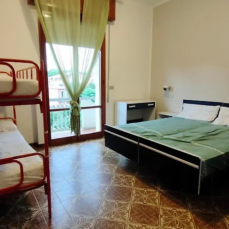 Borghesi Fronte Con Parcheggio Privato Apartmán