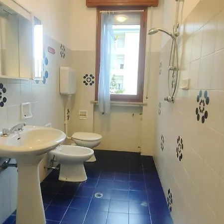 Borghesi Fronte Con Parcheggio Privato Apartmán *