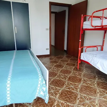 Borghesi Fronte Con Parcheggio Privato Apartmán