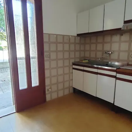 Borghesi Fronte Con Parcheggio Privato Apartmán *