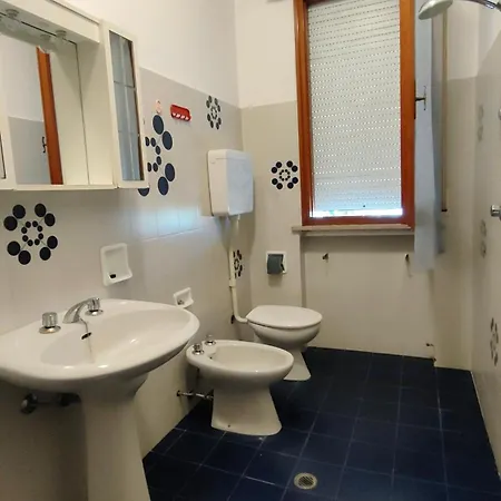 Borghesi Fronte Con Parcheggio Privato