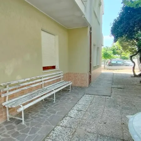 Borghesi Fronte Con Parcheggio Privato רימיני