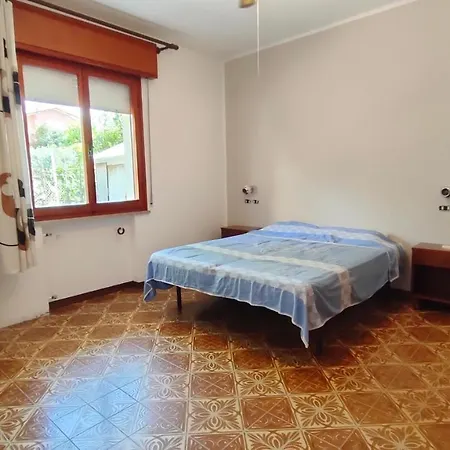 Borghesi Fronte Con Parcheggio Privato Lägenhet *