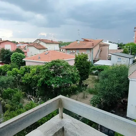 Borghesi Fronte Con Parcheggio Privato Rimini