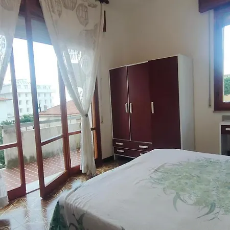 Borghesi Fronte Con Parcheggio Privato Rimini