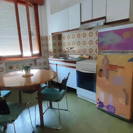 Borghesi Fronte Con Parcheggio Privato *